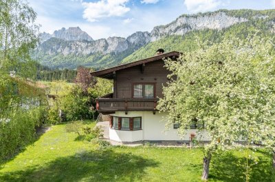 Tiroler Haus mit Bergblick