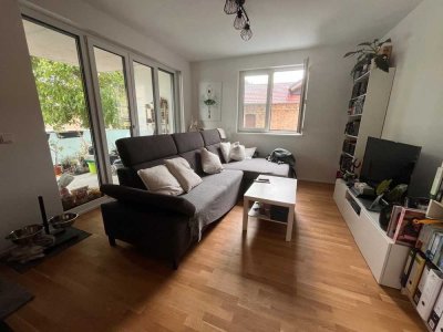 Neuwertige Wohnung mit zwei Zimmern sowie Balkon und EBK in Kirchheimbolanden