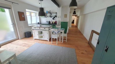 Großzügiges Loft in grüner Umgebung