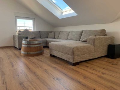Moderne Dachgeschosswohnung inkl. Küche / Fußbodenheizung / Garage mögl.