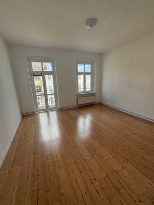 zentral gelegene 3-Raum Altbauwohnung mit Balkon