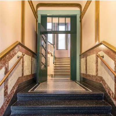 Altbaujuwel mit 6 Zimmern: 178 m² Wfl. im 2.OG, Balkon, Garten & zusätzlicher Dachboden