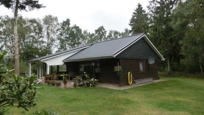 IHR RÜCKZUGSORT TRAUMHAFTES WOCHENENDHAUS MIT GARAGE UND SCHUPPEN
