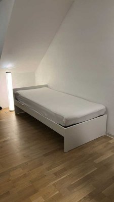 möbliertes WG-Zimmer 1.OG mit Balkon in Mannheim-Neckarau