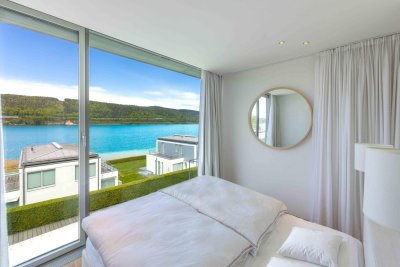 Beachfront-Villa mit eigenem Bootshaus und Pool in Toplage nähe Velden