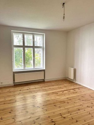 Bezugsfreie, charmante 1‑Zimmer-Altbauwohnung mit künftigem kleinen Gartenanteil in City‑Westlage!