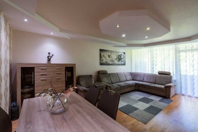 LENAU -  Praktisch geschnittene 4-Zimmer-Wohnung mit 2 Stellplätzen!