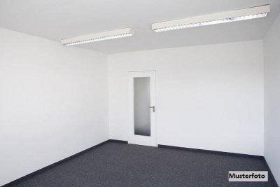 Gepflegte Erdgeschosswohnung mit großem Gartenanteil und Tiefgarage