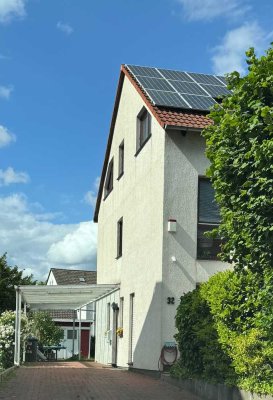 5-Zimmer Reihenendhaus mit Einbauküche, Carport und 2x Gartenteilen in Langenfeld Richrath
