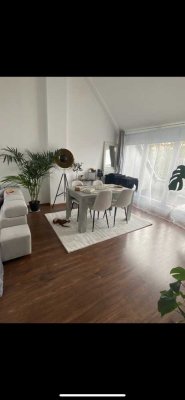 Charmante Dachgeschosswohnung mit Terrasse/Balkon