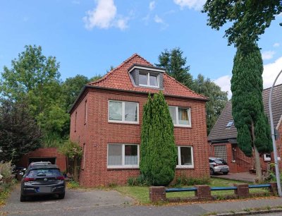 Wohnhaus mit 3 Einheiten und separatem Bauplatz für ein Einfamilienhaus in Itzehoe