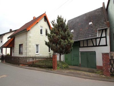 Einfamilien- Fachwerkhaus ca. 96m² mit geräumiger Scheune, großem Carport und Keller in Bermbach