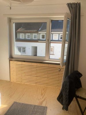 Bright WG Room Available from August 1st – Fully Renovated & Furnished