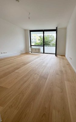 Aufwendig sanierte 1ZiWo mit Balkon