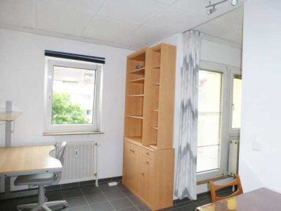 Nette, möblierte 2-Zimmerwohnung mit Balkon und Garage in Karlsruhe Stadtbereich!