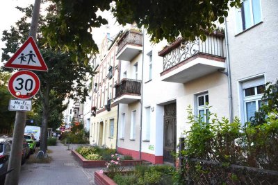 SONNIGE DACH-Wohnung, EDEL , TOP LAGE  in Adlershof-Köpenick, 30er-ZONE,  schöner Garten