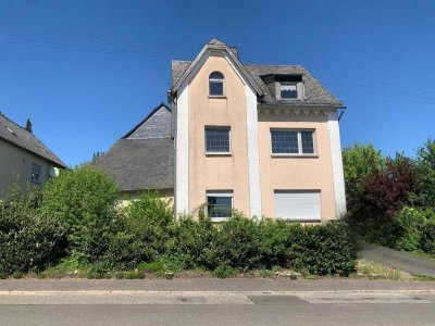 Freistehendes Haus mit großem Garten in Gondershausen zu verkaufen.