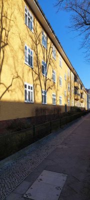 3-Zimmer-Altbauwohnung mit Balkon im Kiez von Adlershof provisionsfrei zu verkaufen!
