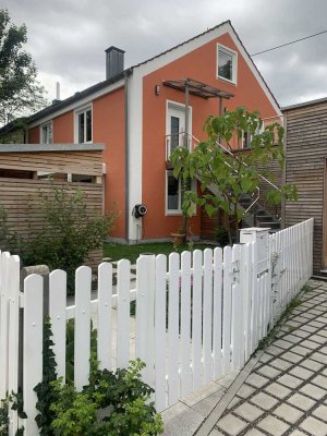 Stilvolle, gepflegte 3,5-Zimmer-Maisonette-Wohnung mit geh. Innenausstattung in Augsburg-Hochzoll