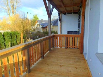 Sehr schöne 4-Zimmer-Familienwohnung mit großem Balkon, hochwertigem Laminatboden & Marmorbad