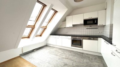 SONNIGE DACHGESCHOSS-MAISONETTE NAHE HANUSCH KRANKENHAUS