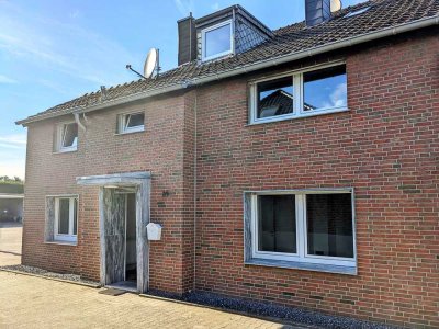 MG-Bettrath: Haus im Haus mit Garage und Gartenfläche
