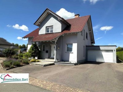 GRENZNÄHE: WOHNHAUS MIT KELLER & GR. GARAGEN IN TOP LAGE!