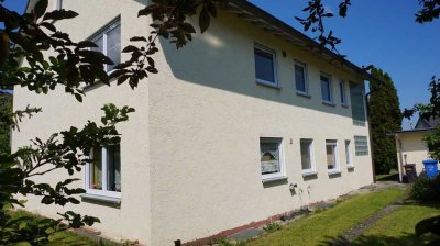 Solides Zweifamilienhaus in ruhiger Wohngegend in Westhausen