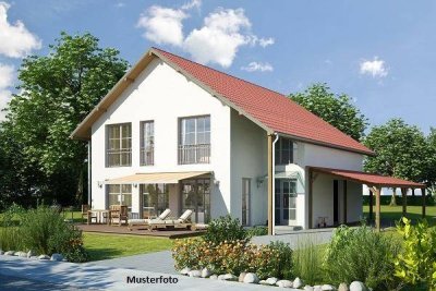 +++ Charmantes Einfamilienhaus mit Pool, Garage, Doppelcarport und großzügigen Nebenflächen +++