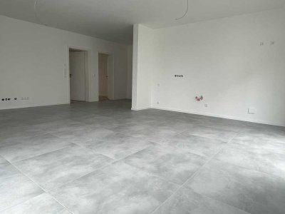 *Exklusives Immobilienangebot | Erdgeschosswohnung mit Garten und Stellplatz*