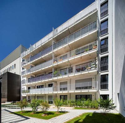 große, neuwertige 1-Zi.-Wohnung mit Einbauküche  und Balkon * 49 m² * Baujahr 2022