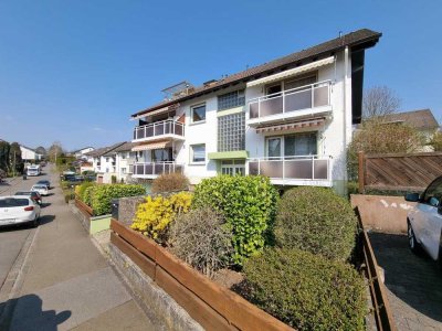 HELLE UND GEMÜTLICH - GROSSZÜGIGE DACHGESCHOSSWOHNUNG BALKON UND PKW-STELLPLATZ