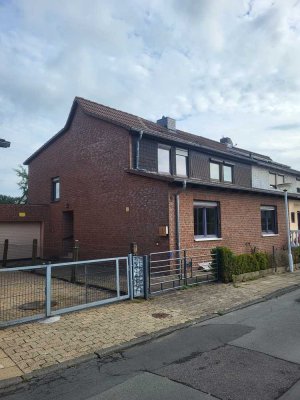 reserviert - Gepflegte und großzügige Doppelhaushälfte