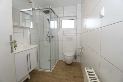 Gepflegte angebaute DHH mit gewerblicher Nutzung im Wohnraum möglich.