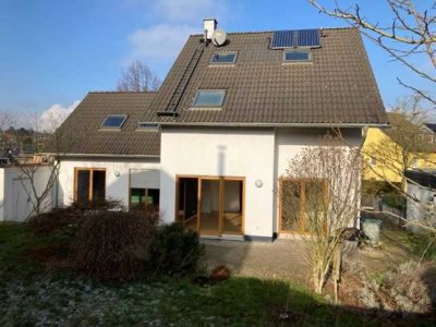 Wohnhaus mit separatem Wohnteil / Grundstück in Erbbaurecht