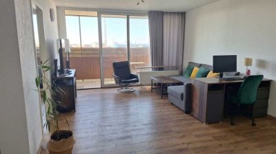 Helle, moderne Wohnung mit Balkon im 5. OG