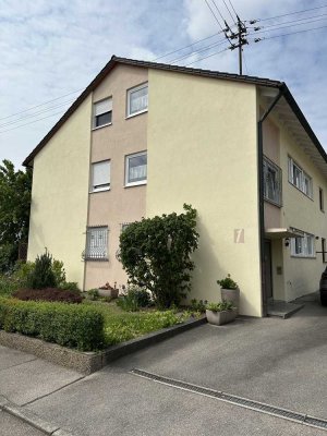 Freundliche und gepflegte 3-Zimmer-Wohnung - Günstige Miete gegen kleine Hilfe rund ums Haus