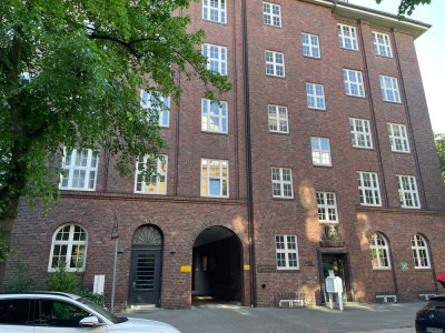 Helle 3-Zimmer Dachgeschosswohnung in Hamburg-Uhlenhorst