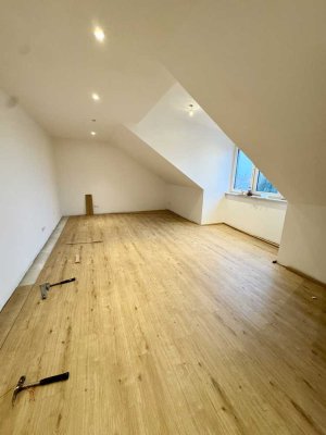 Ankommen & Wohlfühlen – Kernsaniertes Reihenhaus in ruhiger Lage mit Garage in Haßfurt