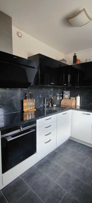 Neubau 2-Zimmer-Wohnung möbliert gehobene EBK, Tiefgarage, Kellerraum in Marienthal, Hamburg