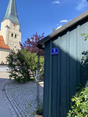 2-Zimmer-Dachgeschoß-Wohnung in idyllischer Lage im alten Ortskern Taufkirchens