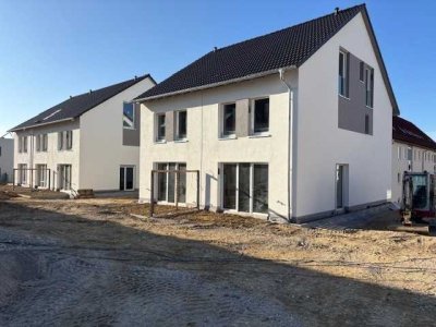 Schwabmünchen: Neubauprojekt mit 13 Häusern – Nur noch 3 Einheiten verfügbar!