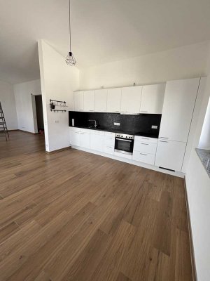 Neuwertige 3,5-Zimmer-Wohnung mit Balkon und Einbauküche in Eching