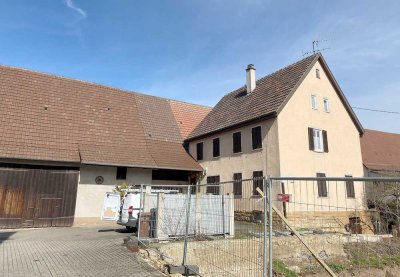 Wohnhaus mit großer Scheune als Sanierungsprojekt.