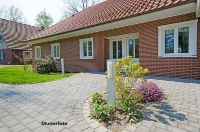 +++ Charmantes Einfamilienhaus mit Pool, Garage, Doppelcarport und großzügigen Nebenflächen +++