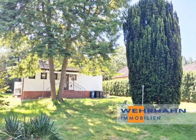 Mit zusätzlichem Baugrundstück: Sanierungsbedürftiges EFH mit Vollkeller in naturnaher Lage