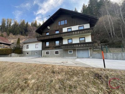 Sanierungsbedürftiges Wohnhaus für Bastler mit Nebengebäude + Garage