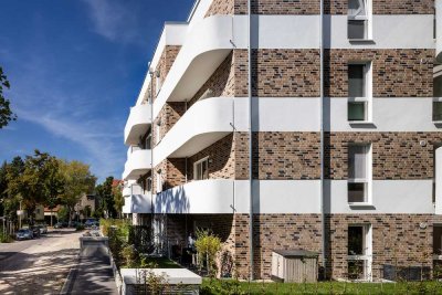 Exklusive, neuwertige 4,5-Zimmer-Wohnung , 140 qm, Einbauküche und Terrasse in Berlin-Karlshorst
