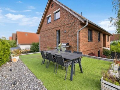 *Familientraum* - Hochwertiges Zweifamilienhaus mit ca. 266 m² Wohnfläche in Thune - Braunschweig