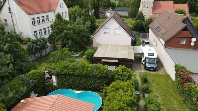*Mehrgenerationenhaus mit großem Grundstück, Pool und Entwicklungspotenzial – Nähe Muldestausee*